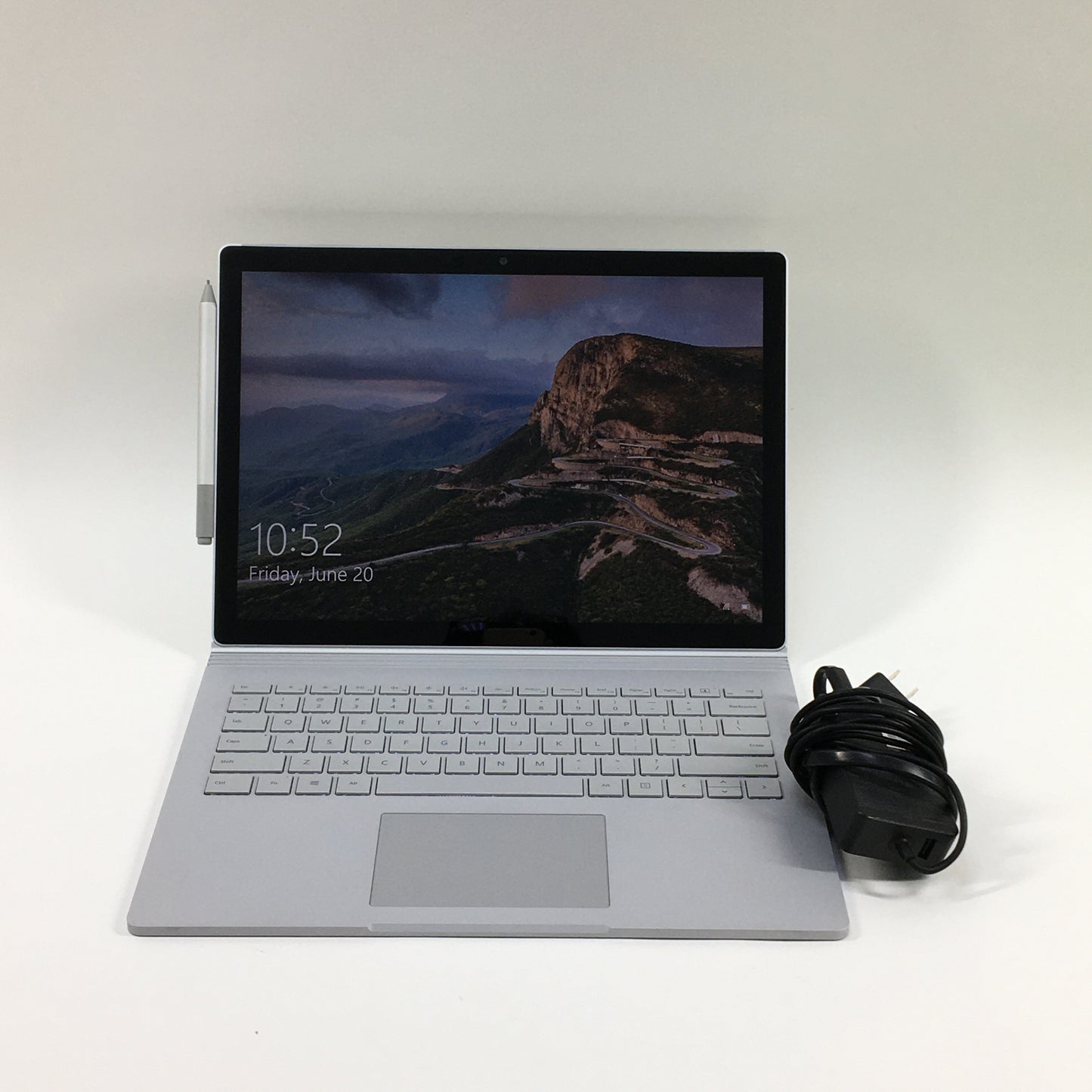 Microsoft Surface Book 2 13.5" i5-7300U 2.6GHz 8GB RAM 256GB SSD HD Graphics 620