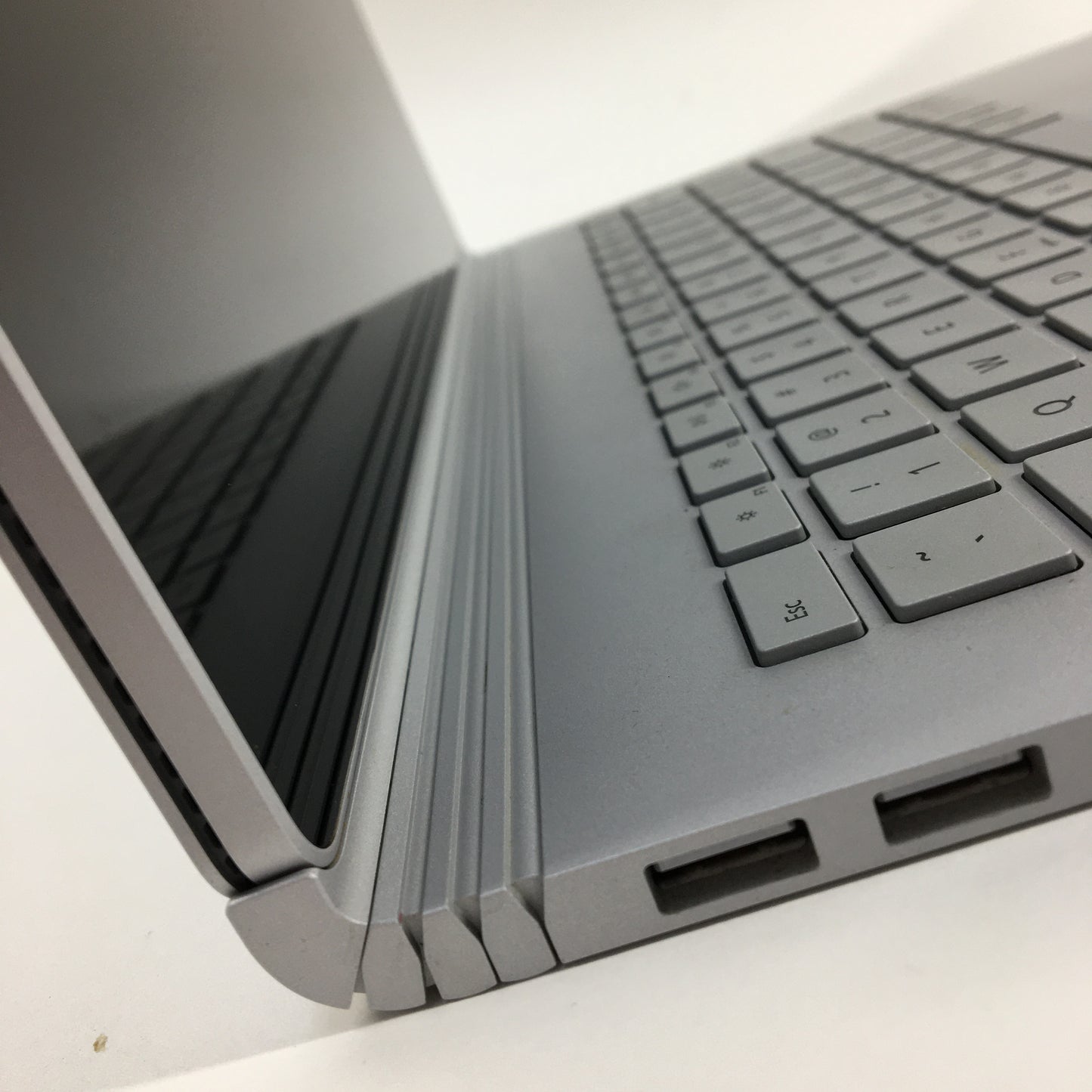 Microsoft Surface Book 2 13.5" i5-7300U 2.6GHz 8GB RAM 256GB SSD HD Graphics 620