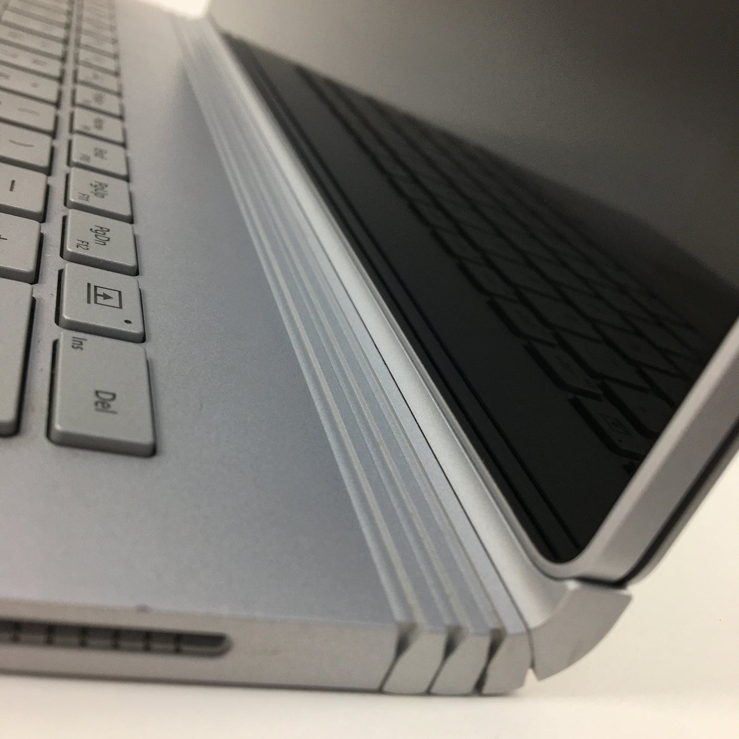 Microsoft Surface Book 2 13.5" i5-7300U 2.6GHz 8GB RAM 256GB SSD HD Graphics 620