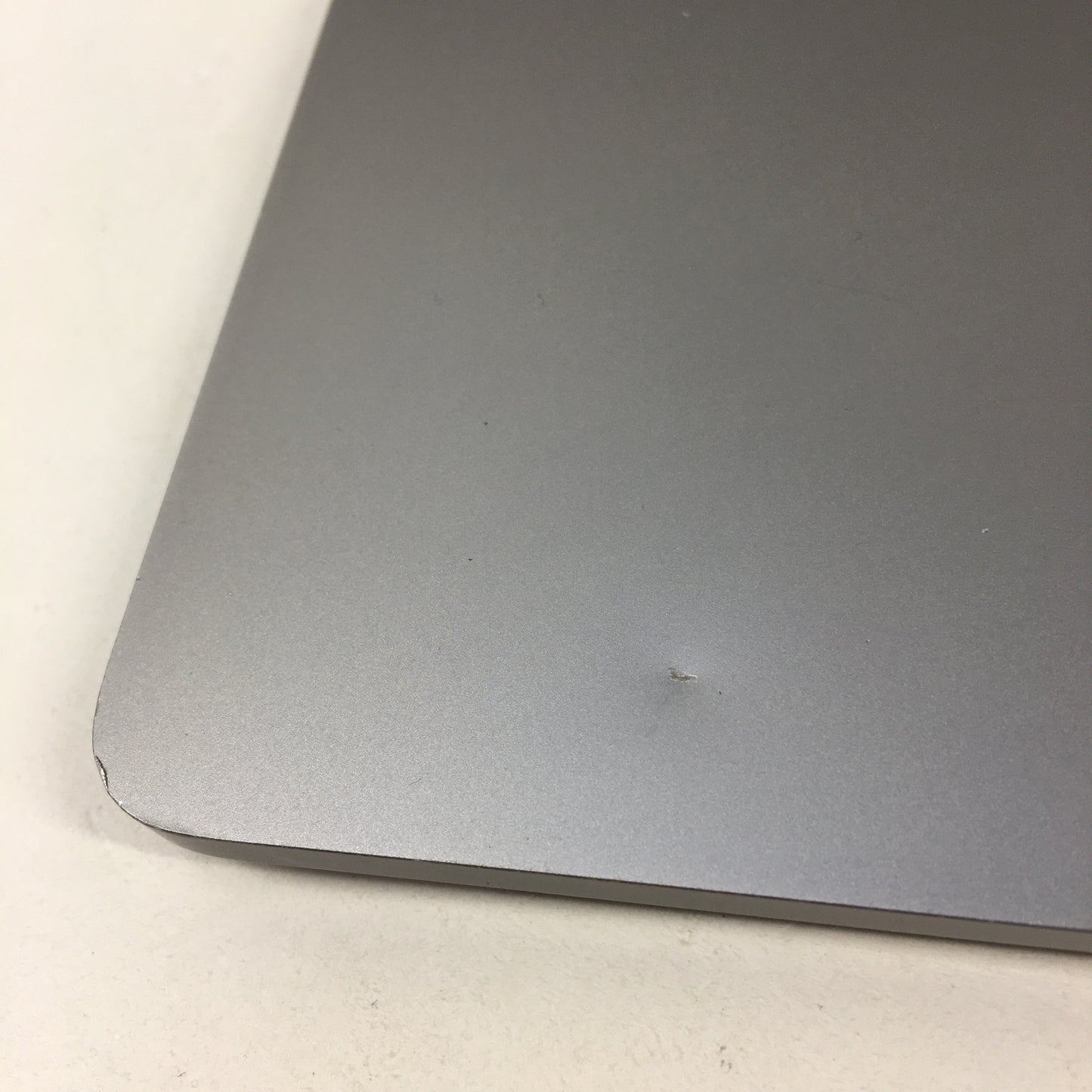 2020 Apple MacBook Pro 13.3" i5 2.0GHz 16GB RAM 1TB SSD Space gray A2251