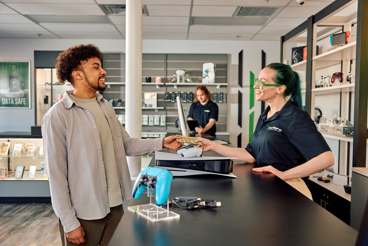 paymore employee paying a customer