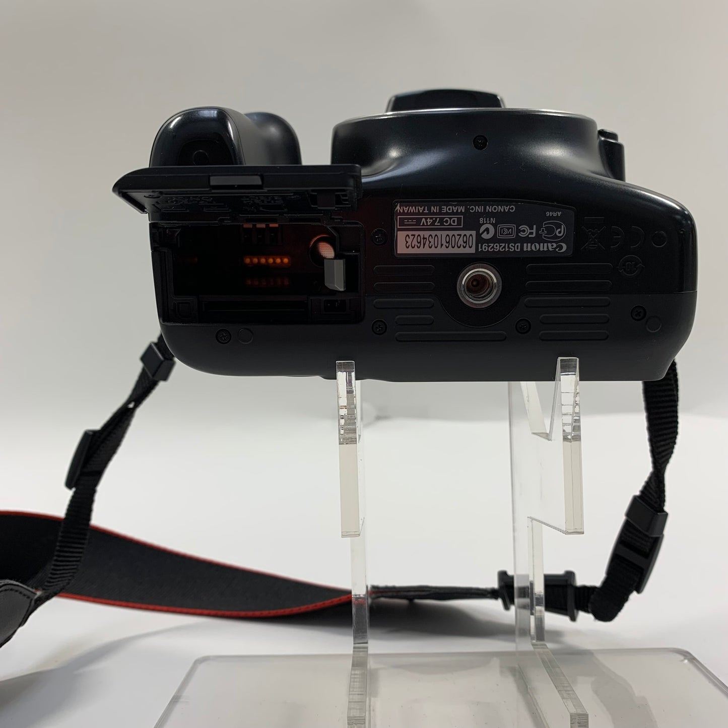 Canon EOS Rebel T3 12.2MP Digital SLR DSLR Camera