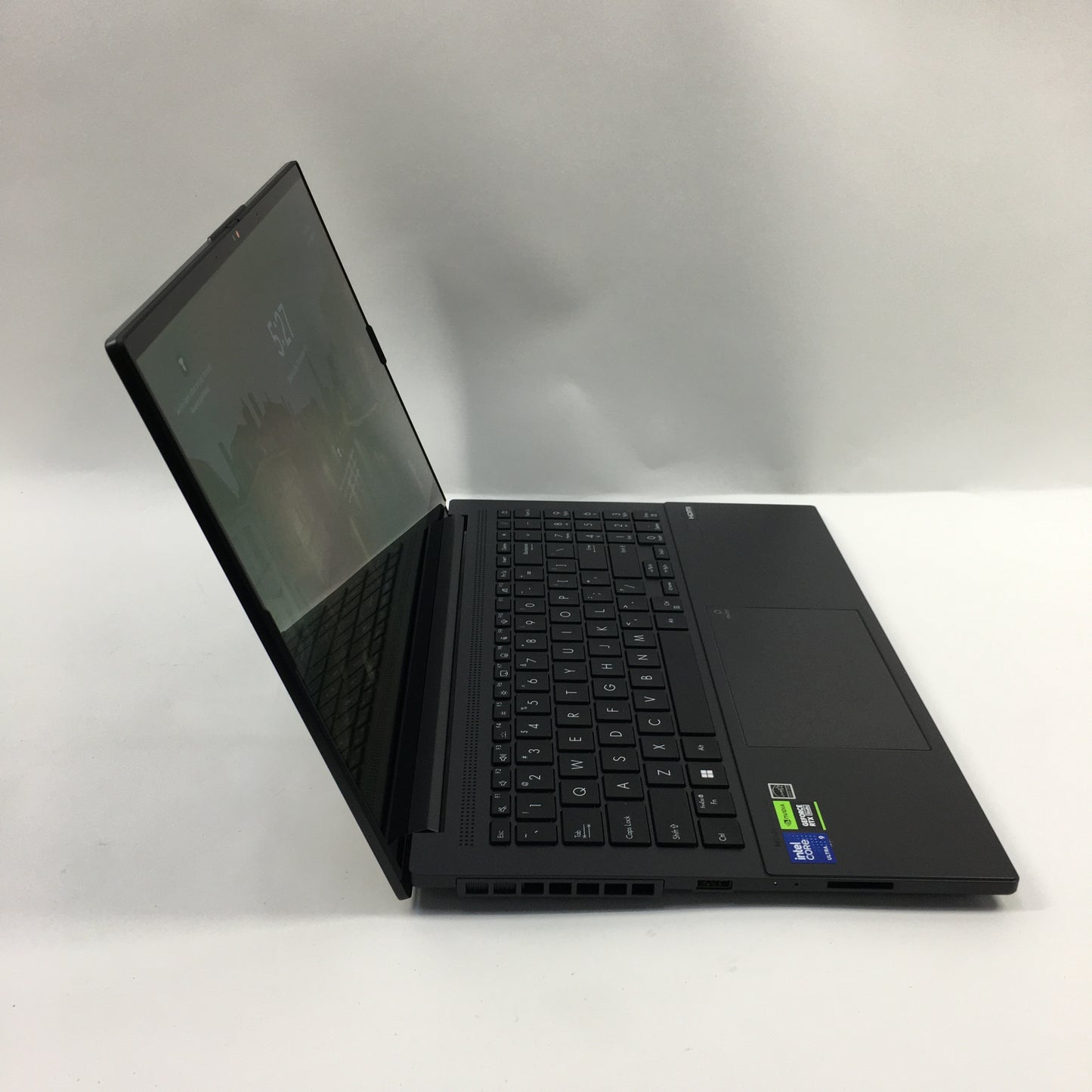 Asus Vivobook Pro 15 Q543M 15.6" Core Ultra 9 185H 24GB 2TB 2.5GHz SSD RTX 3050