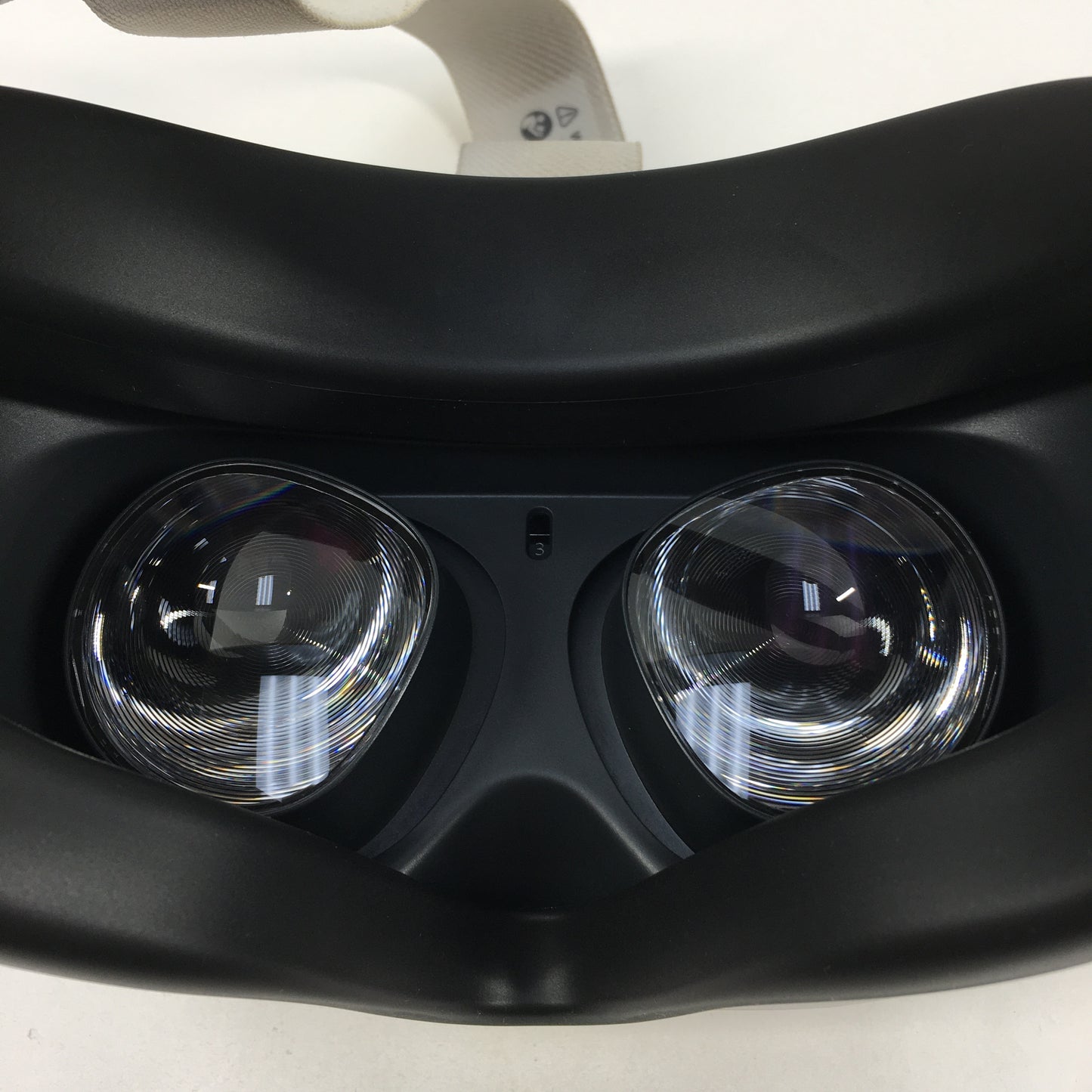 Oculus Quest 2 128GB Standalone All-in-One VR Headset KW49CM