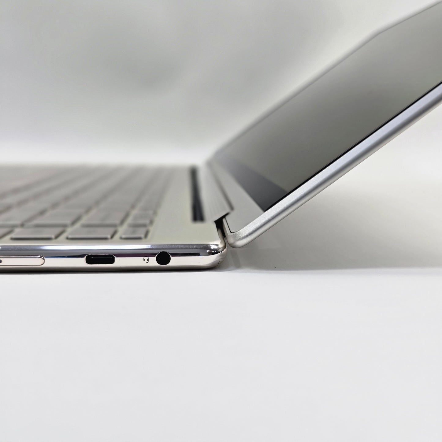 Lenovo Yoga 9i 14IRP8 14" i7-1360P 2.2GHz 16GB RAM 512GB SSD *READ*