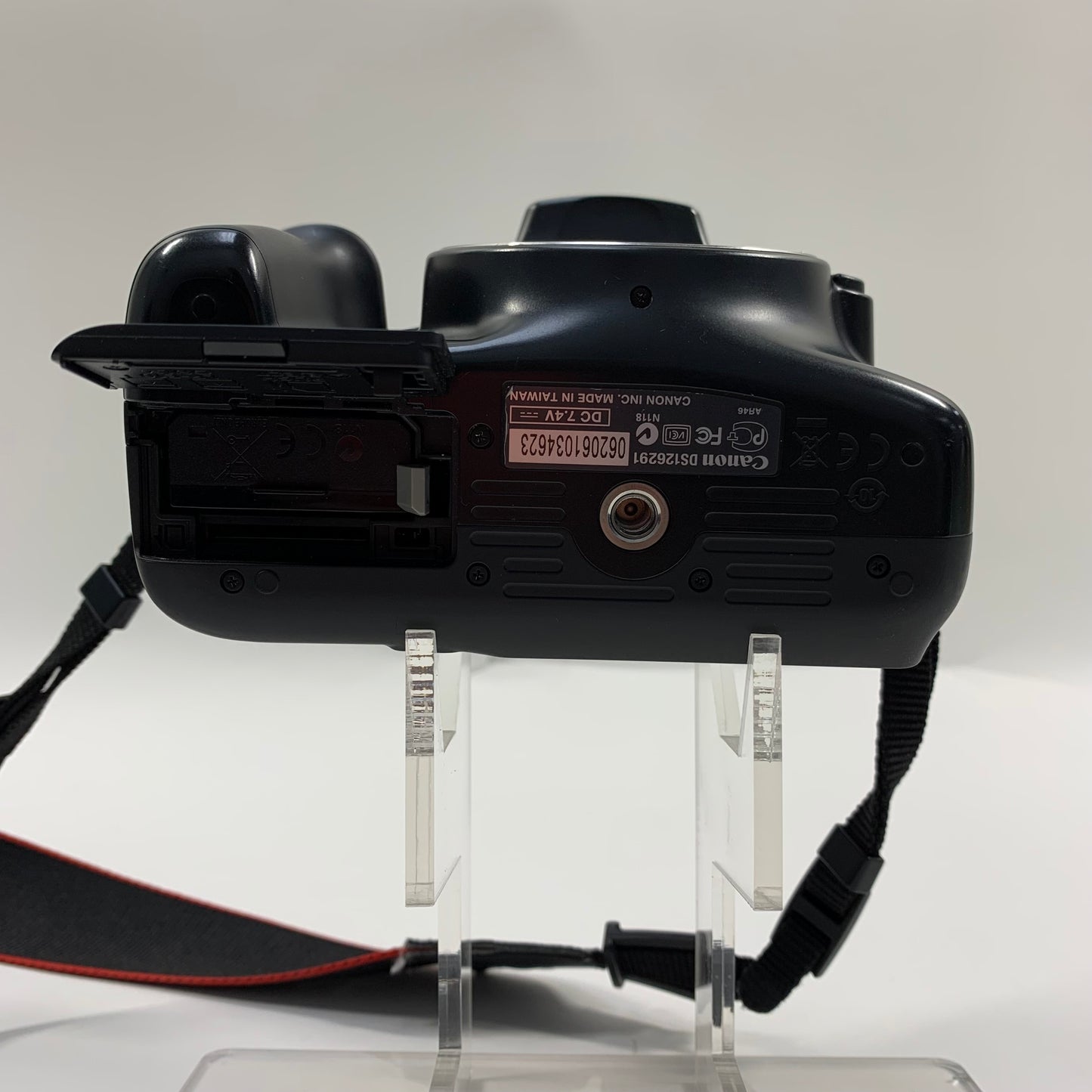 Canon EOS Rebel T3 12.2MP Digital SLR DSLR Camera