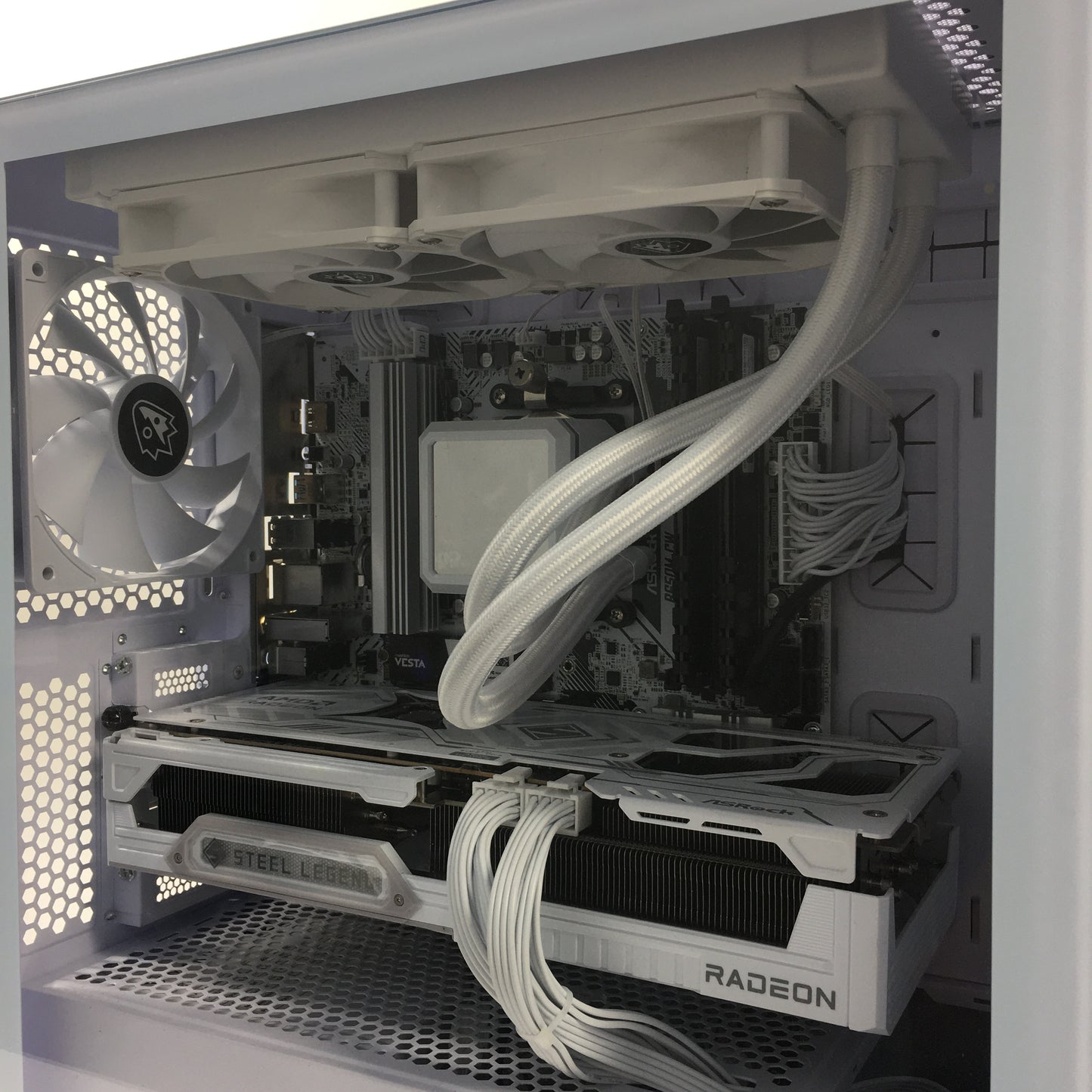 MANIK Custom PC Ryzen 5 7600X 4.70GHz 32GB RAM 2TB SSD AMD Radeon RX 9070