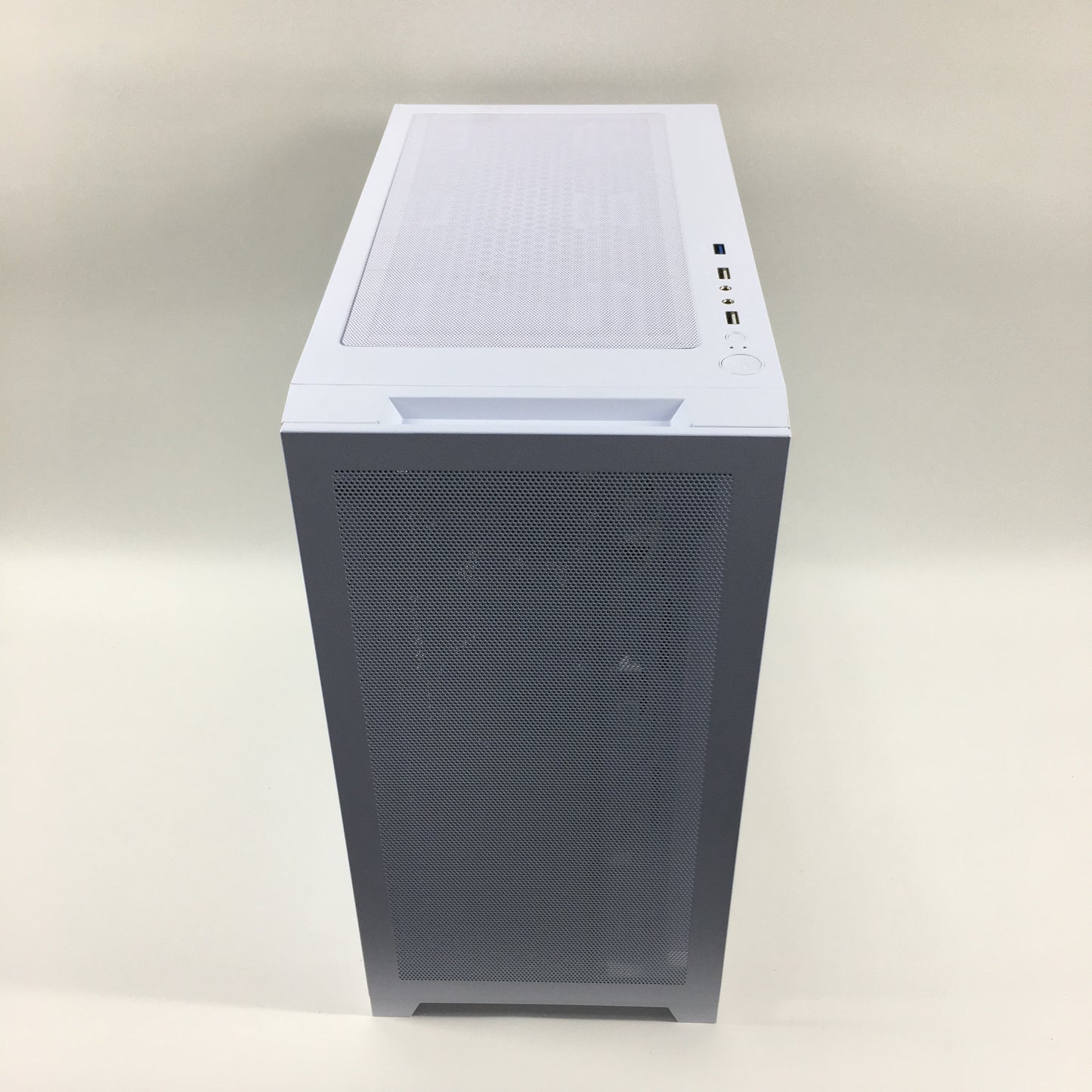 MANIK Custom PC Ryzen 5 7600X 4.70GHz 32GB RAM 2TB SSD AMD Radeon RX 9070