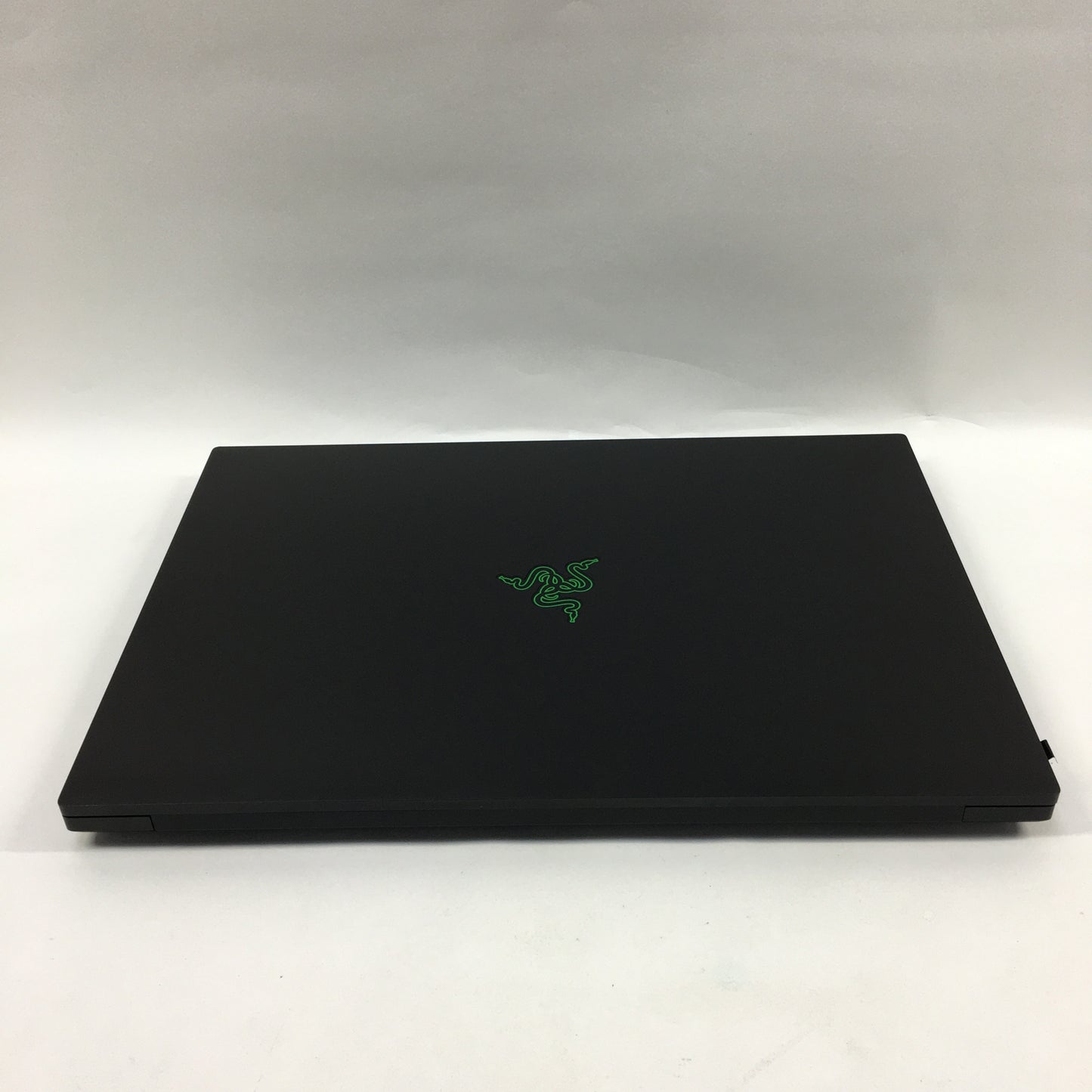 Razer Blade 18 RZ09-0509 18" i9-14900HX 2.2GHz 32GB RAM 1TB SSD GeForce RTX 4070