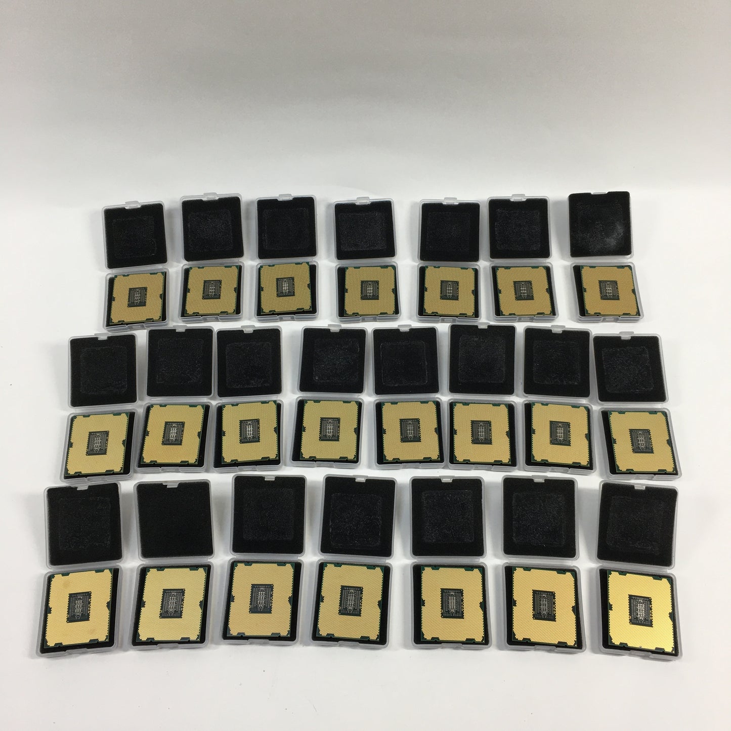 Lot of 22 Intel E5-2670 2.60GHz 8 Core SR0KX 16 Thread LGA 2011