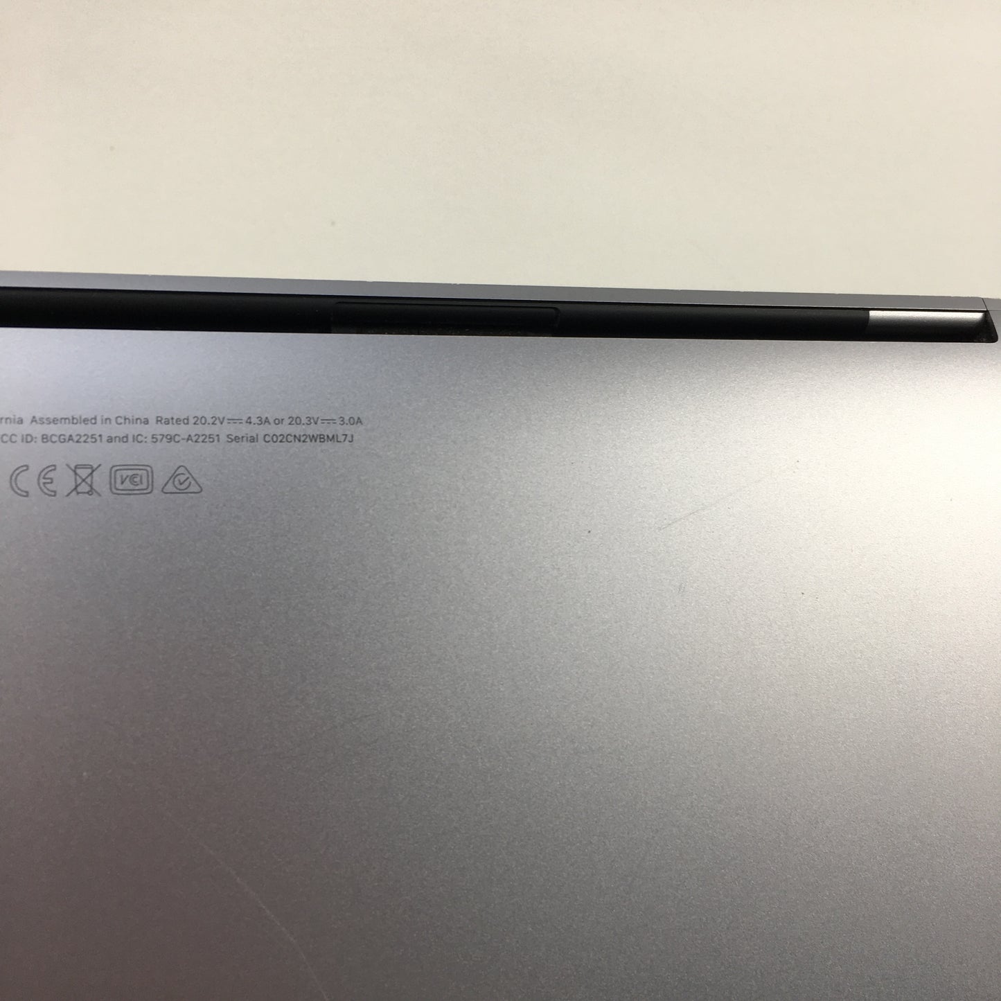 2020 Apple MacBook Pro 13.3" i5 2.0GHz 16GB RAM 1TB SSD Space gray A2251