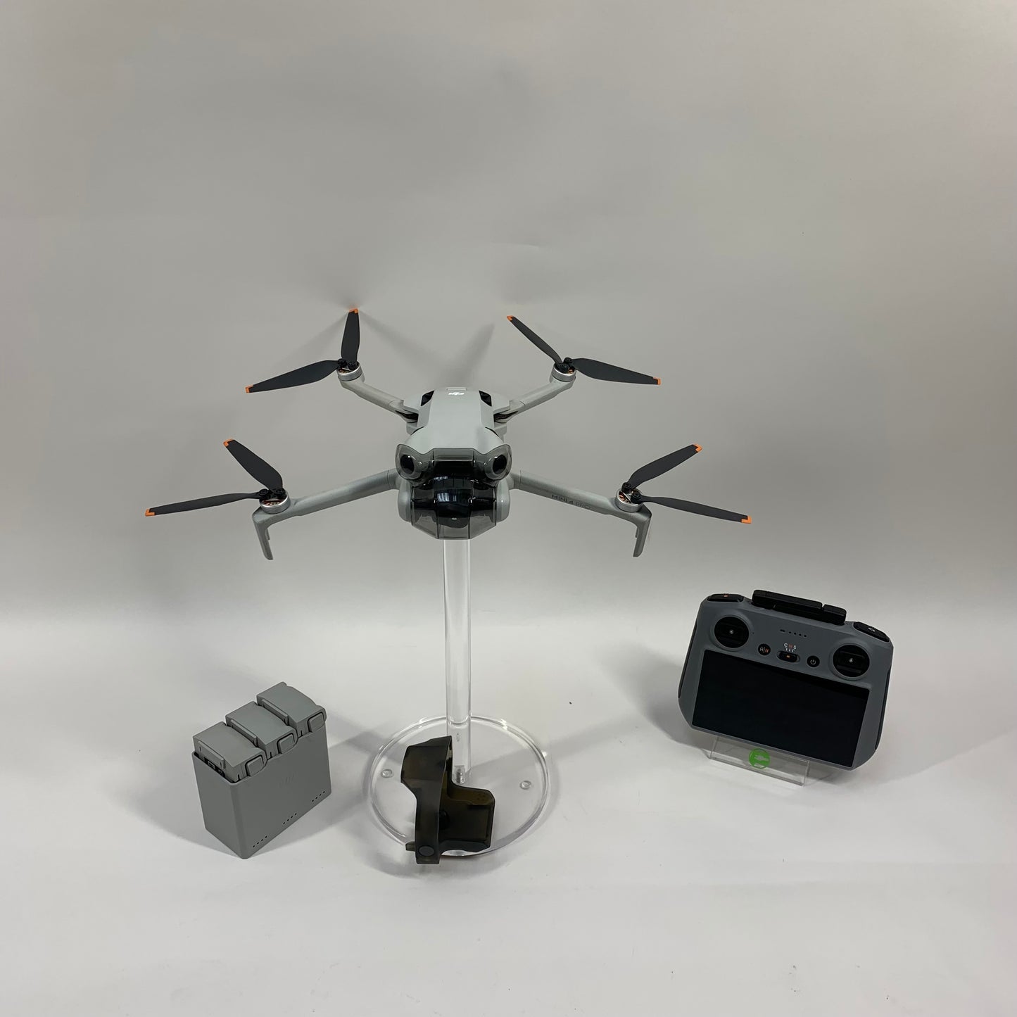 DJI Mini 4 Pro Mini Drone MT4MFVD  Fly More Combo