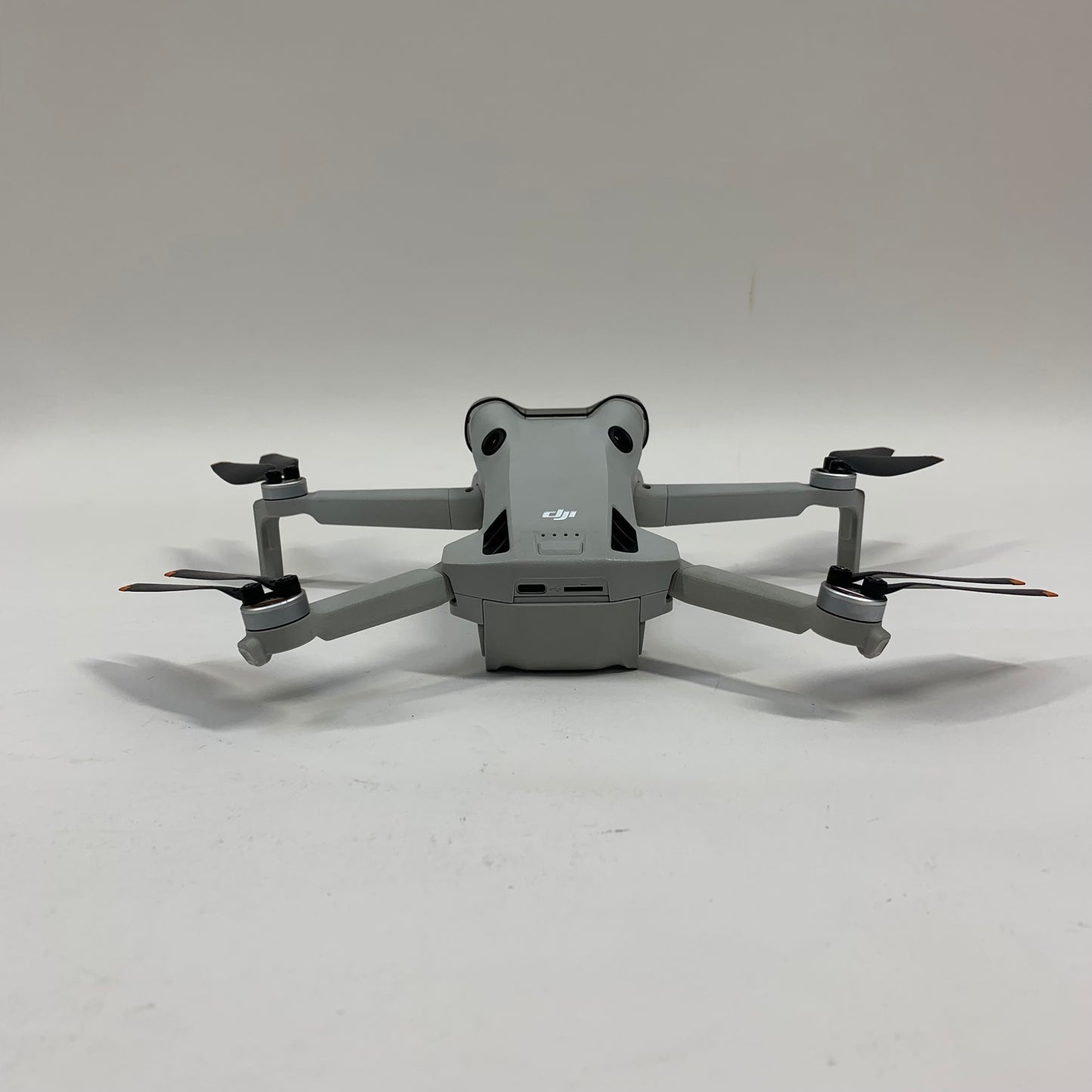 DJI Mini 4 Pro Mini Drone MT4MFVD  Fly More Combo