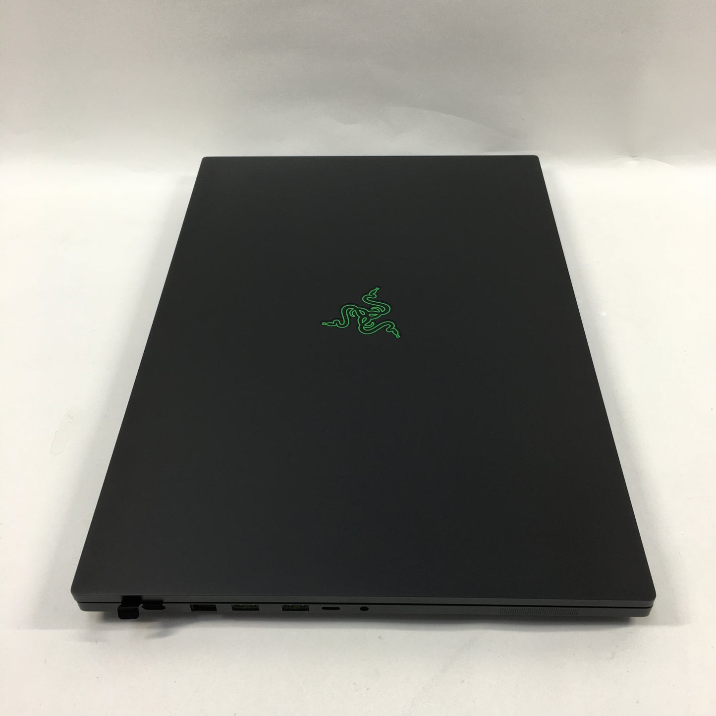 Razer Blade 18 RZ09-0509 18" i9-14900HX 2.2GHz 32GB RAM 1TB SSD GeForce RTX 4070