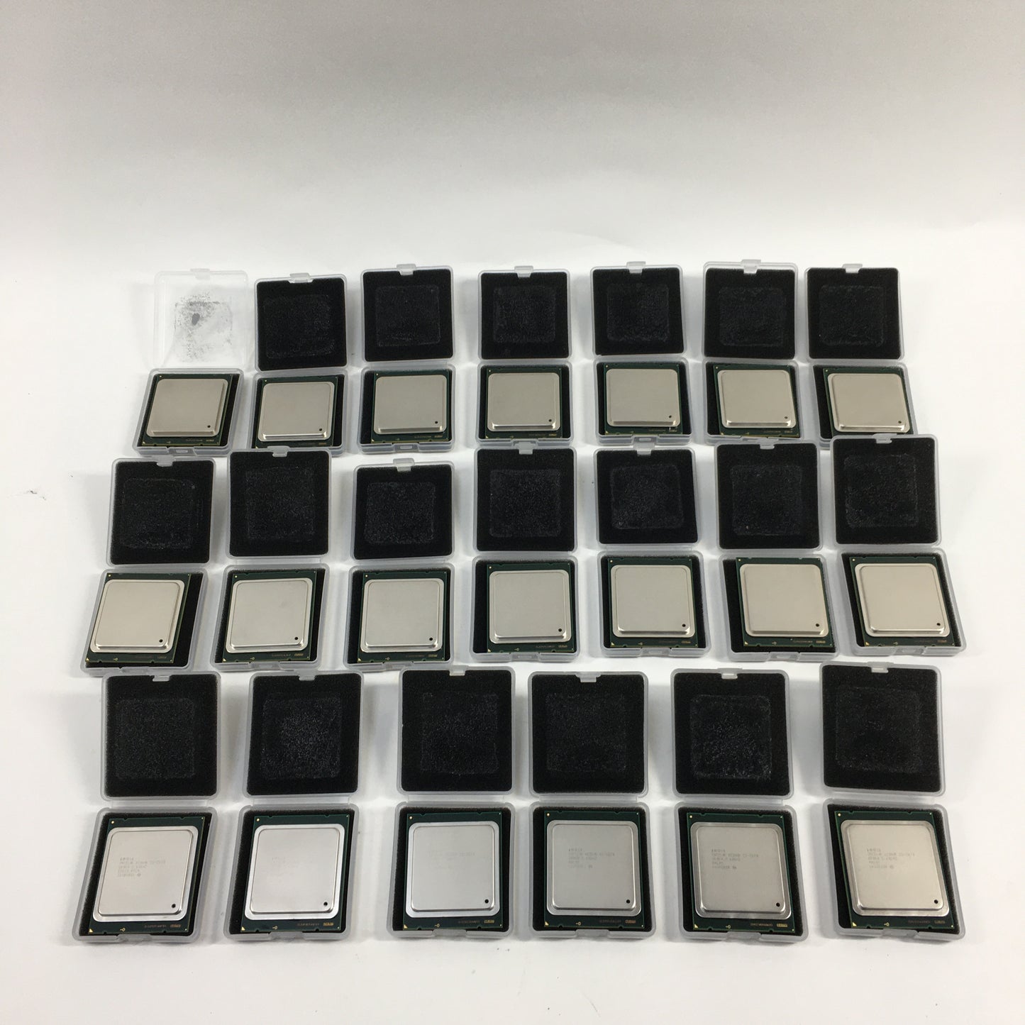 Lot of 20 Intel E5-2670 2.60GHz 8 Core SR0KX 16 Tread LGA 2011