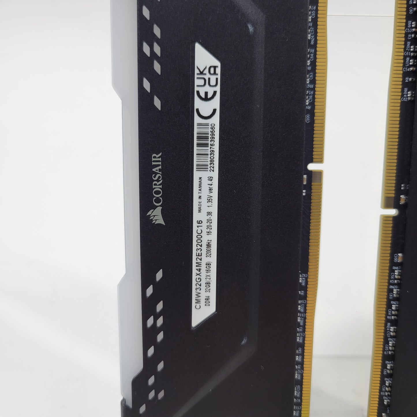 Corsair Vengeance RGB Pro 32GB (2x16GB) RAM DDR4 3200MHz CMW32GX4M2E3200C16