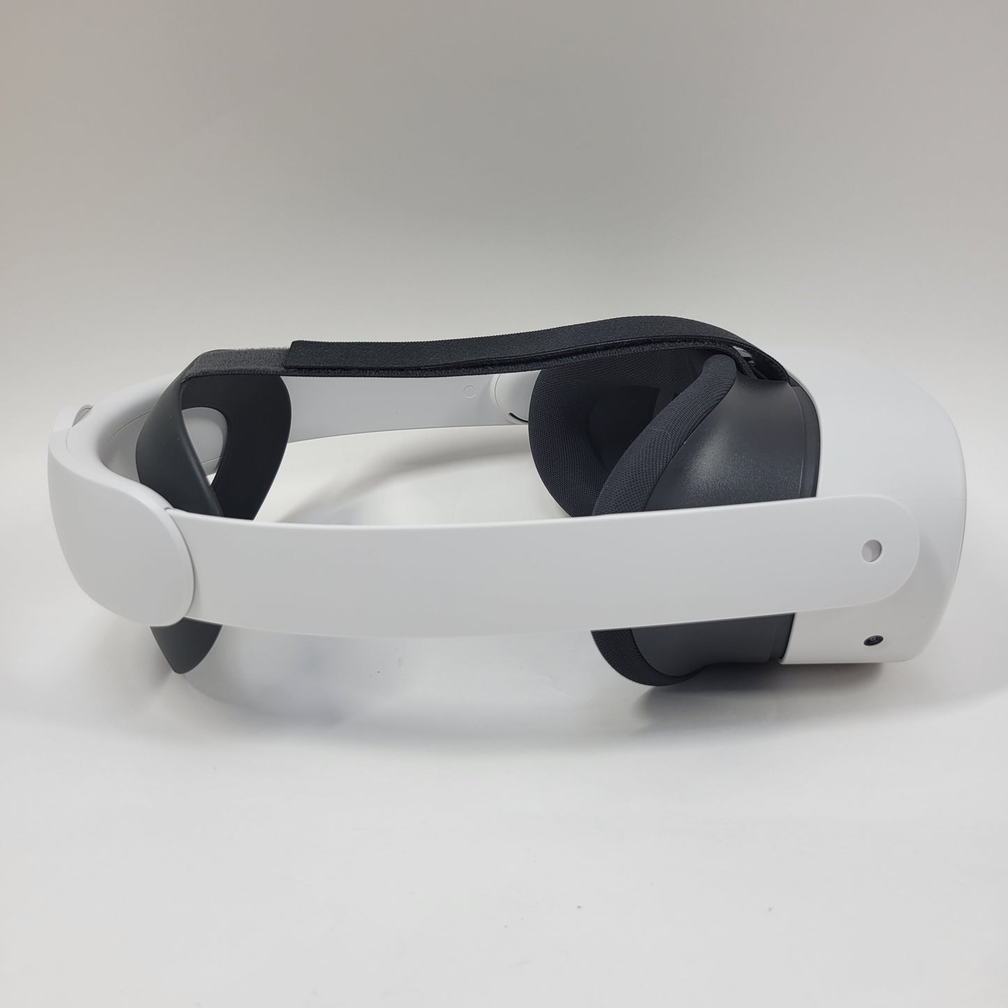 Meta Quest 3S 128GB Standalone All-in-One VR Headset P97