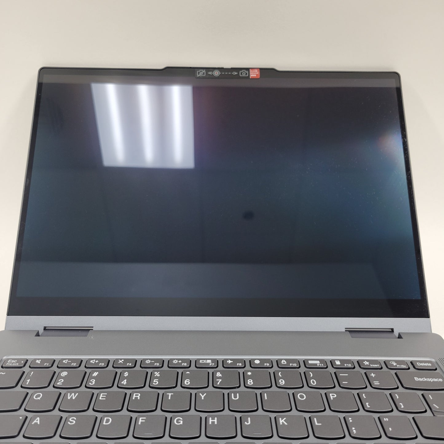 Lenovo IdeaPad 5 2-in-1 83GH0002US 14" Snapdragon X Plus 3.2GHz 16GB RAM 9 SSD