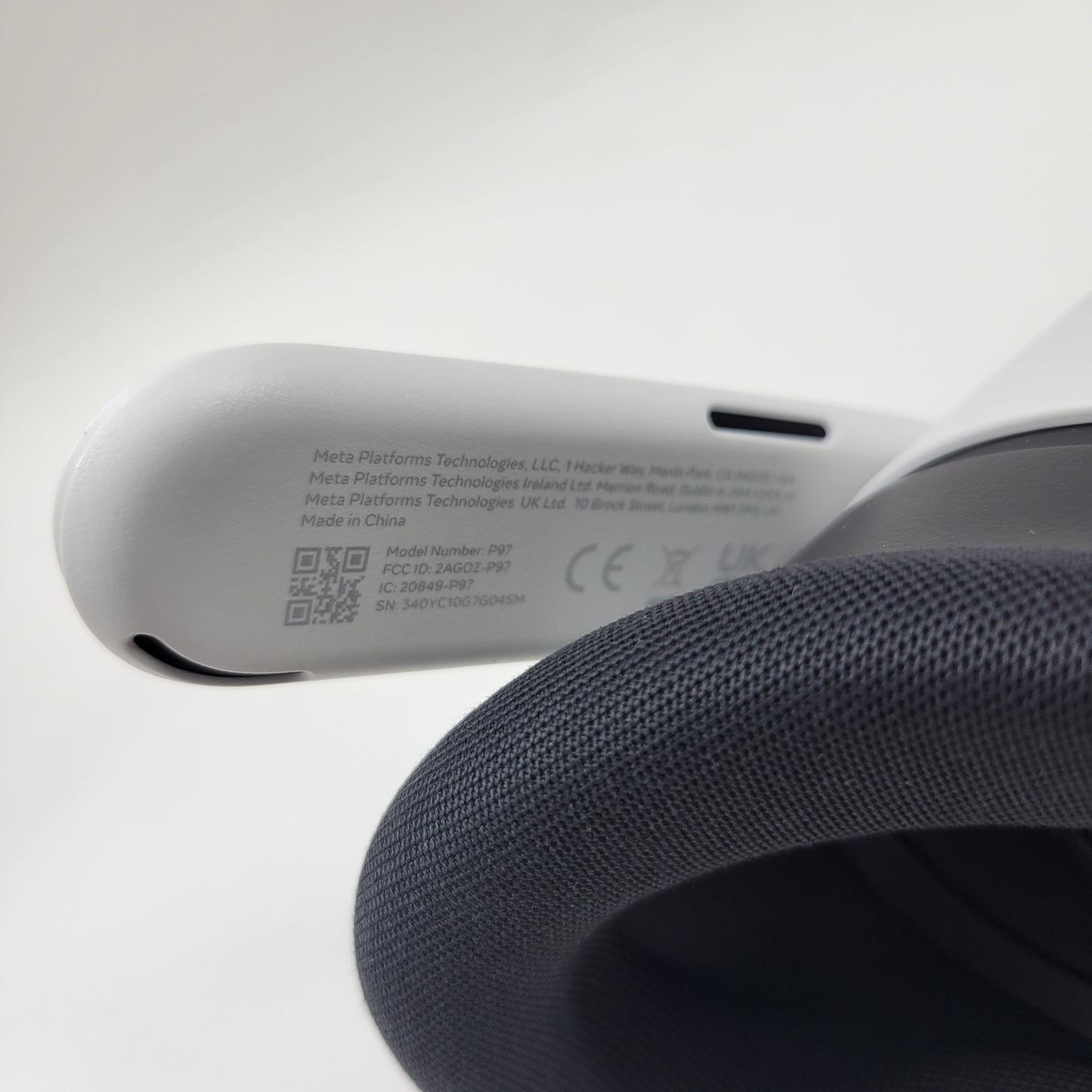 Meta Quest 3S 128GB Standalone All-in-One VR Headset P97