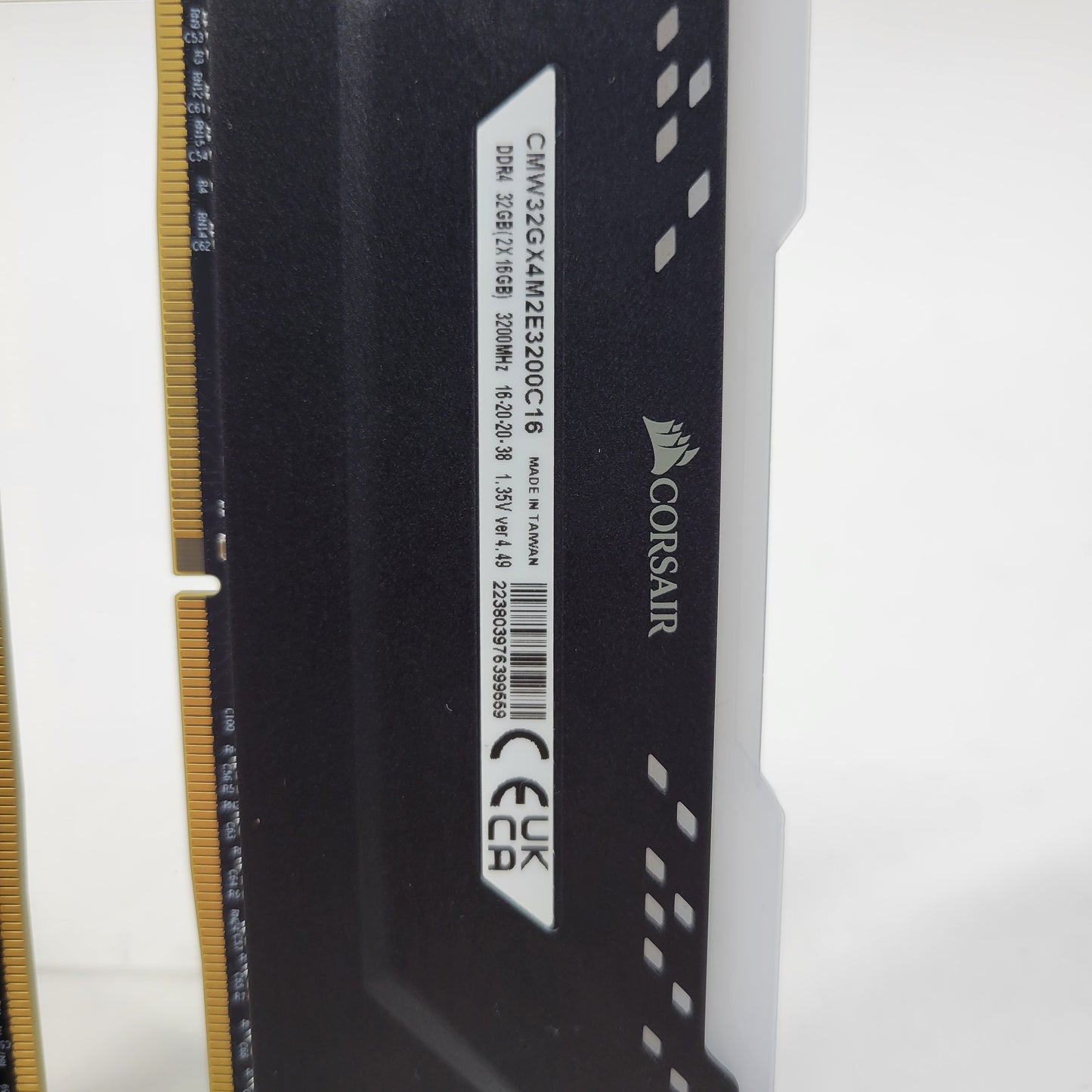 Corsair Vengeance RGB Pro 32GB (2x16GB) RAM DDR4 3200MHz CMW32GX4M2E3200C16