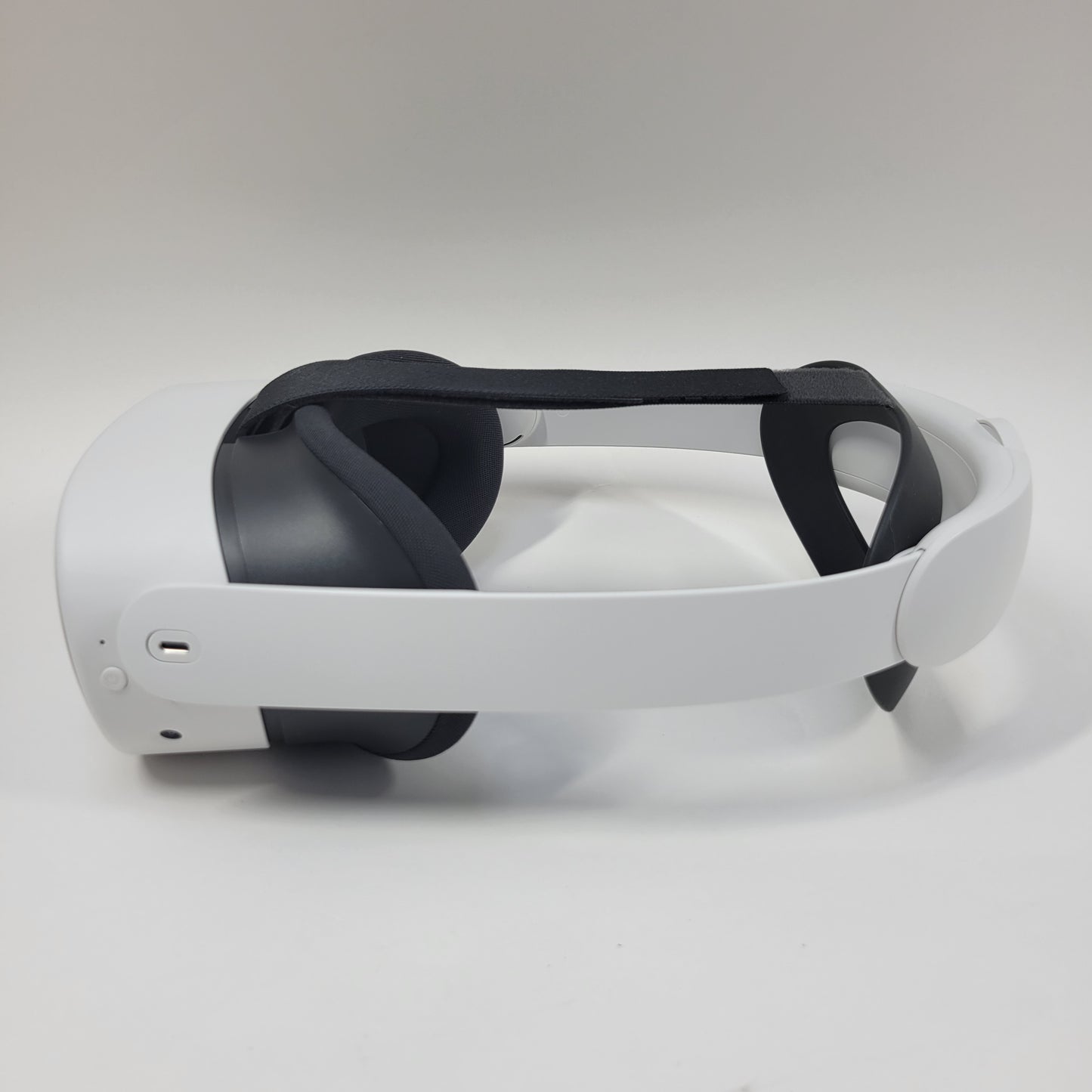 Meta Quest 3S 128GB Standalone All-in-One VR Headset P97